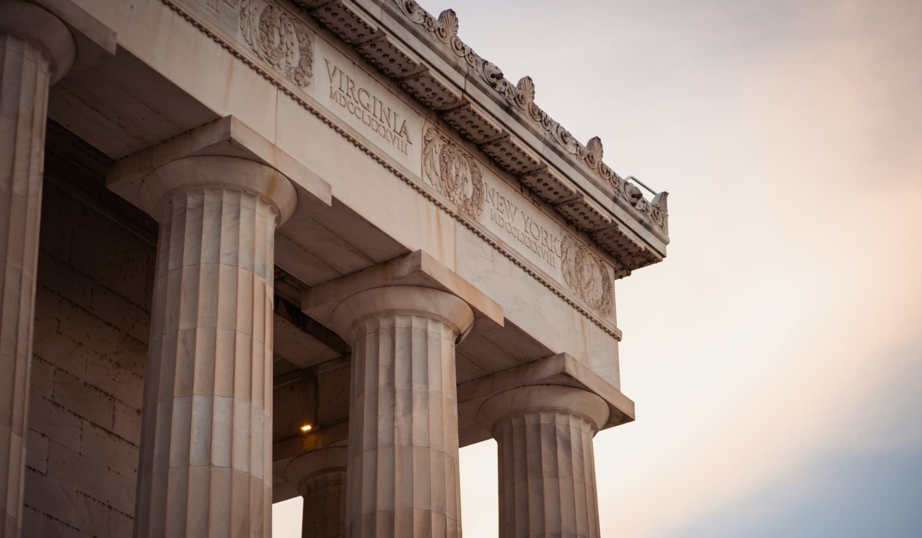 Colonnade d'un bâtiment néoclassique